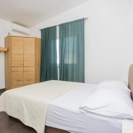 Maris Apartment *