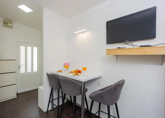 Maris * Kaštel Stari